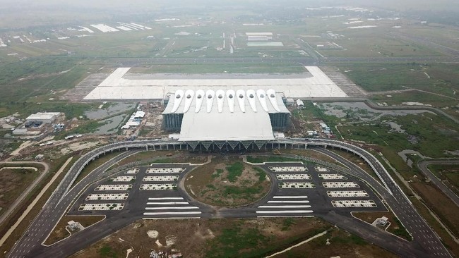 Saat Jokowi Kunjungi Bandara Kebanggaan Jawa Barat