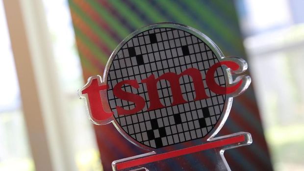  A logo of Taiwan Semiconductor Manufacturing Co (TSMC) is seen at its headquarters in Hsinchu, Taiwan October 5, 2017.  REUTERS/Eason Lam/File Photo                       GLOBAL BUSINESS WEEK AHEAD