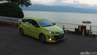 Ingin mencicipi manisnya berjualan hatchback, Toyota pun tak mau ketinggalan dengan memboyong hatchbacknya Yaris ke sini. Foto: Toyota Astra Motor