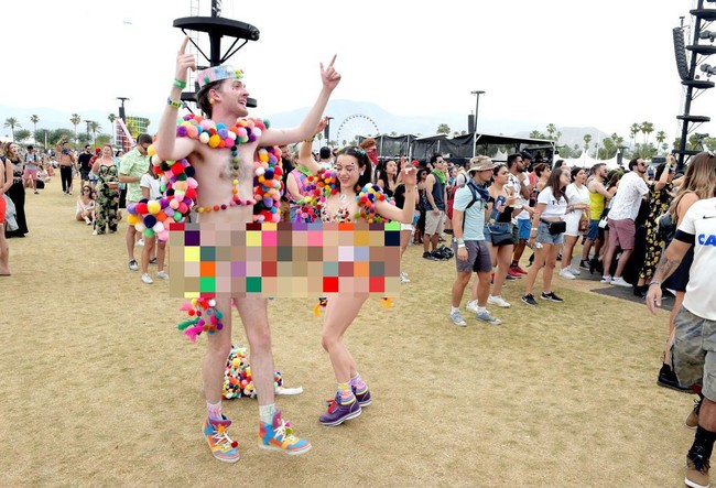 Pasangan ini sangat menyukai pom pom warna-warni, dan membawanya ke level yang lebih tinggi. Foto: Dok. Getty Images