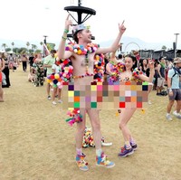 Pasangan ini sangat menyukai pom pom warna-warni, dan membawanya ke level yang lebih tinggi. Foto: Dok. Getty Images