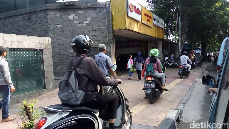 Duh, Trotoar Palmerah Dijajah Pemotor Duh, Trotoar Palmerah Dijajah Pemotor