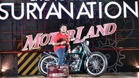 Di seri pertama ini, motor Triumph TR6 milik Yudha Nugraha berhasil menjadi yang terbaik berdasarkan hasil penilaian juri. Pool/Suryanation Motorland Battle 2018.