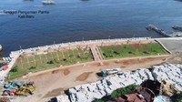 Pembangunan tanggul merupakan bagian dari masterplan Pembangunan Terpadu Pesisir Ibukota Negara (PTPIN) atau National Capital Integrated Coastal Development (NCICD) yang direncanakan sepanjang 120 km, terdiri dari 62,5 km tanggul pantai dan 57,5 km tanggul muara. Pool/Kementerian PUPR.