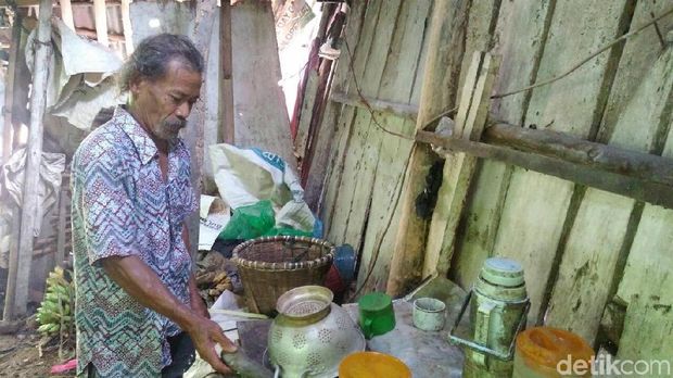 Kakek Sebatang Kara di Purworejo Ini Tinggal di Gubuk Reyot