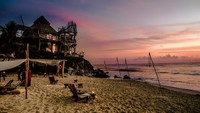 Adult Eco Resort and Maya Spa merupakan akomodasi di tepi pantai Kairibia, Tulum, Meksiko. Penginapan ini menawarkan pengalaman berbaur dengan alam. Berada di area terpencil dan alam yang indah, hingga kamu tidak perlu mencari angle cantik untuk berfoto di sini. (Booking.com)