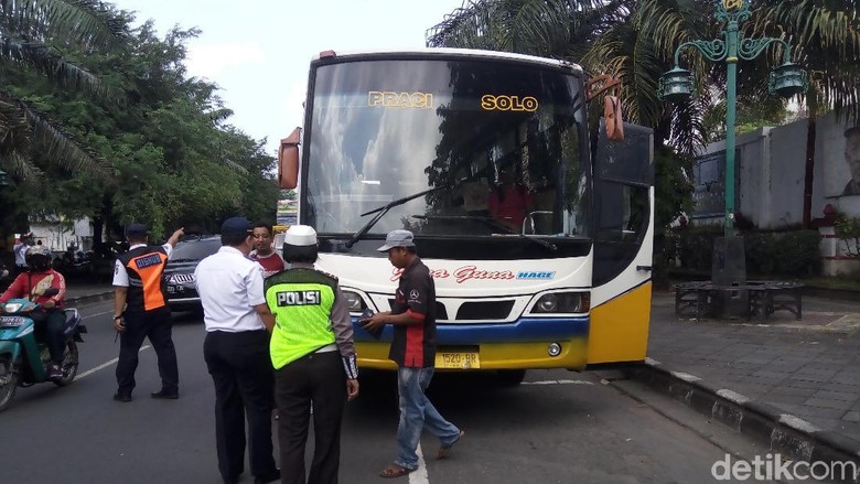 Potong Kompas Akibat Proyek Jalan Layang Manahan, 8 Bus Ditilang Potong Kompas Akibat Proyek Jalan Layang Manahan, 8 Bus Ditilang