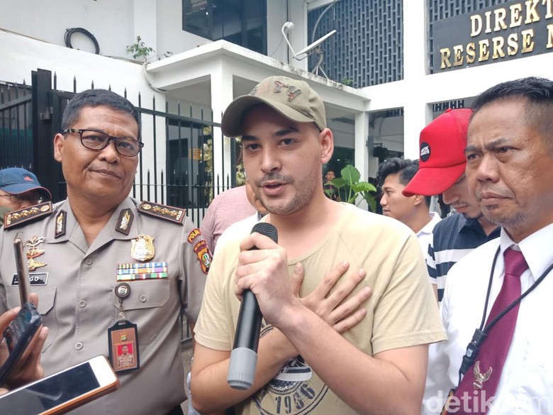 Pesta Sabu, Keputusan Bebasnya Riza Shahab Cs Dipertanyakan Pesta Sabu, Keputusan Bebasnya Riza Shahab Cs Dipertanyakan