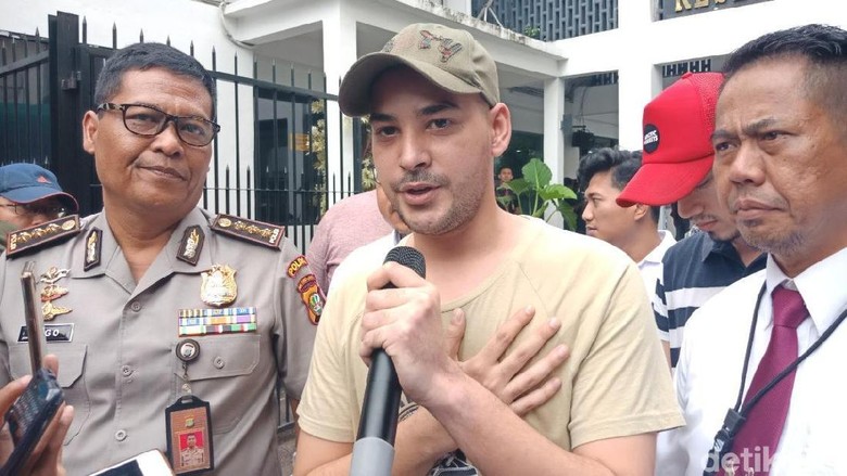 Hirup Udara Bebas, Riza Shahab dkk Jalani Rehab Rawat Jalan Hirup Udara Bebas, Riza Shahab dkk Jalani Rehab Rawat Jalan