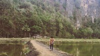 Masih di setting film sama. Adegan di Ramang-ramang kah, Maudy Ayunda? (Maudy Ayunda/Instagram)
