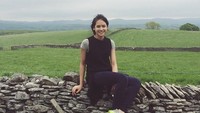 Ini saat Maudy Ayunda habis berolahraga pagi, lari-lari di suatu tempat dan masih berlatar khas Eropa (Maudy Ayunda/Instagram)