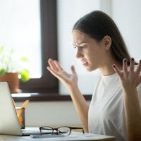 Jika tiba-tiba kamu sulit mengakses data-data penting di kantor yang bisa membantumu dalam pekerjaan, atau tidak pernah lagi diundang meeting besar dan tak lagi dimasukkan dalam mailing list email, kemungkinan keberadaanmu tidak lagi diinginkan. Foto: Thinkstock