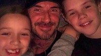 Selfie dulu bersama Harper dan Cruz Beckham. Gemas! (davidbeckham/Instagram)