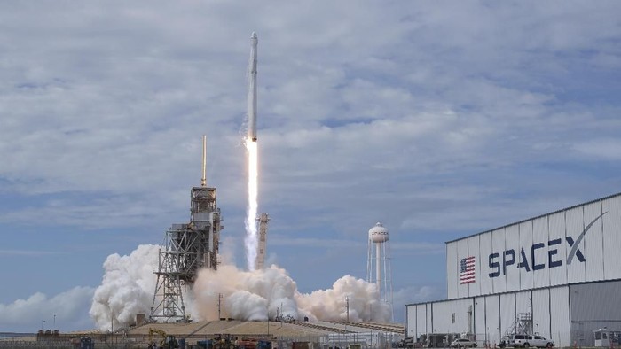 Cape Canaveral, Langganan SpaceX Luncurkan Roket