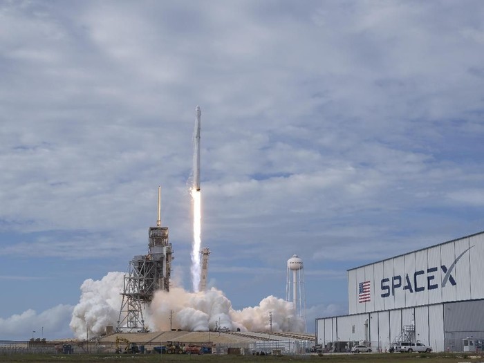 Cape Canaveral, Langganan SpaceX Luncurkan Roket Cape Canaveral, Langganan SpaceX Luncurkan Roket
