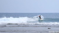 Krui di Kab Pesisir Barat memiliki beberapa pantai yang bisa dipilih untuk berselancar di perairan lepas. Salah satunya, Pantai Tanjung Setia (Mercy/detikTravel)