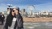 Kalau menebak destinasi ini ada di California, AS. Saat Maudy Ayunda ada di Santa Monica (Maudy Ayunda/Instagram)