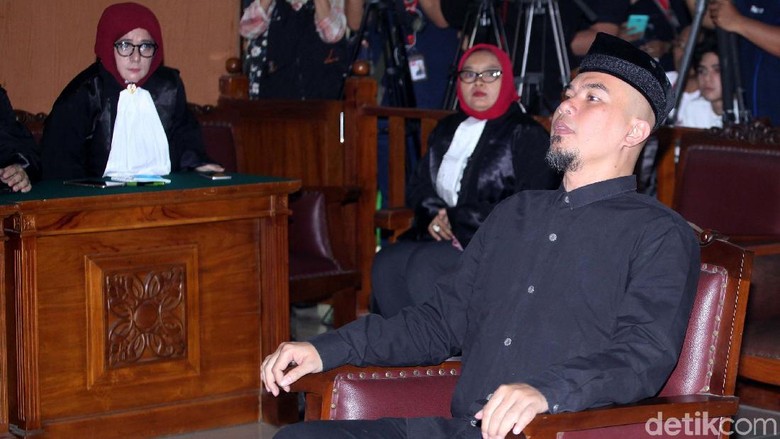 Tanggapi Jaksa, Ahmad Dhani: Saya Sebar Kebencian ke Siapa? Tanggapi Jaksa, Ahmad Dhani: Saya Sebar Kebencian ke Siapa?