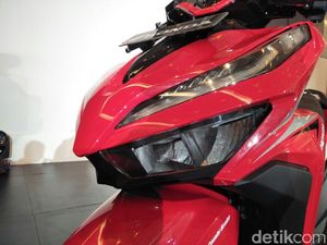 Adu Fitur Honda Vario vs Yamaha Lexi