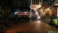 Kabar rumah Fadli Zon di Cimanggis menunggak listrik ini viral di media sosial lewat foto data pelanggan dan meteran lisrik yang disegel. Disebutkan bahwa tunggakan sebesar Rp 4.649.080.