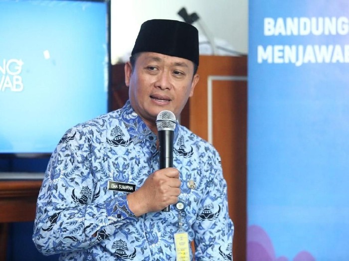 Kepala Badan Pengelola Pendapatan Daerah (BPPD) Kota Bandung Ema Sumarna