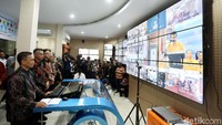 Ia mengatakan coklit serentak di luar negeri ini juga dihadiri komisioner dan Ketua KPU RI di beberapa negara, di antaranya Malaysia, Korea Selatan, dan Filipina. Tidak hanya di luar negeri, coklit serentak pemilu ini juga dilakukan di dalam negeri di 133 daerah tingkat desa/kelurahan. Menurutnya, coklit serentak dalam dan luar negeri ini dilakukan karena setiap pemilih wajib dilayani sebelum menggunakan hak pilihnya.