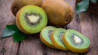 Buah kiwi mengandung lebih banyak vitamin dibandingkan jeruk. Plus, kaya flavonoid dan kaya potasium. Foto: Thinkstock