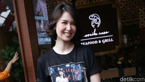Senyum Laura Basuki Makin Manis Aja!