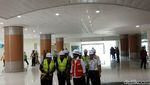 Pakai Rompi Proyek, Jokowi Blusukan di Bandara Kertajati