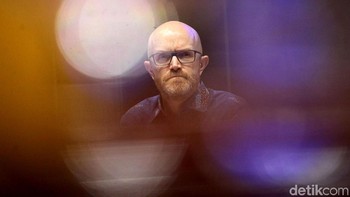 Sudah hampir dua minggu berlalu sejak diketahui bahwa pengguna Facebook di Indonesia turut dicuri oleh pihak ketiga, yakni Cambridge Analytica. Setidaknya 87 juta pengguna yang bocor, ada 1.096.666 atau sekitar 1,3% yang disalahgunakan itu merupakan pengguna Facebook di Indonesia.