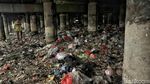 Potret Tumpukan Sampah di Kolong Tol Tanjung Priok