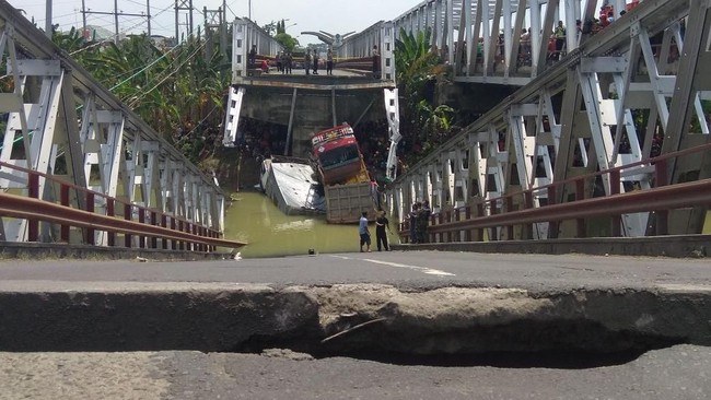 Kementerian PUPR Buka-bukaan Soal Jembatan Babat yang Ambrol