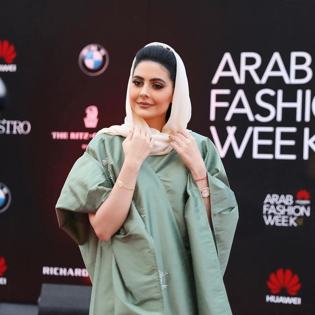 Salah satu desainer dan fashion influencer Timur Tengah yang ditunggu kedatangannya adalah Tamara Algabbani. Ia hadir lebih dari satu hari di acara tersebut, dan jadi sorotan media. Foto: Instagram/tamaraalgabbani
