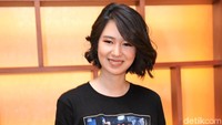  Laura Basuki usai menghadiri screening di film terbarunya Terbang Menembus Langit. Foto: Palevi S/detikHOT