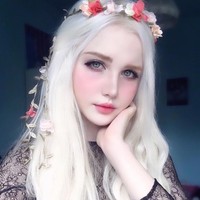 Wanita pecinta anime ini punya 103 ribu followers. Kecantikannya pun bikin netizen terpana dan tak segan memujinya.  Foto: Instagram