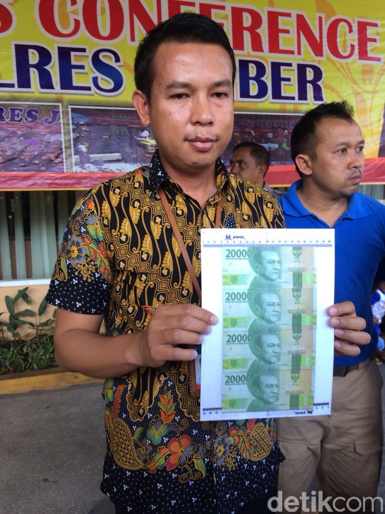 Polres Jember Tangkap Pembuat dan Pengedar Upal Pecahan Rp 20 ribu Polres Jember Tangkap Pembuat dan Pengedar Upal Pecahan Rp 20 ribu