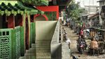 Musala Keren Bergaya Tiongkok di Kolong Tol