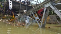 Polis masih terus berusaha melakukan pencarian korban lainnya/Foto: Eko Sudjarwo