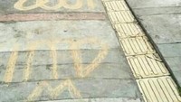 Seorang pedagang nasi kuning Wawan (38) membenarkan jika pernah ada tulisan Allah di depan lapaknya berjualan. Namun ia tidak tahu siapa dan kapan dibuatnya. (Foto: istimewa)