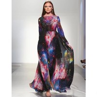 Arab Fashion Week tahun ini terasa lebih spesial karena diselenggarakan di Arab Saudi, tepatnya di Riyadh. Sebelumnya acara ini diselenggarakan di Dubai, karena Arab memiliki aturan yang cukup ketat untuk acara fashion. Foto: Instagram/aiisharamadan