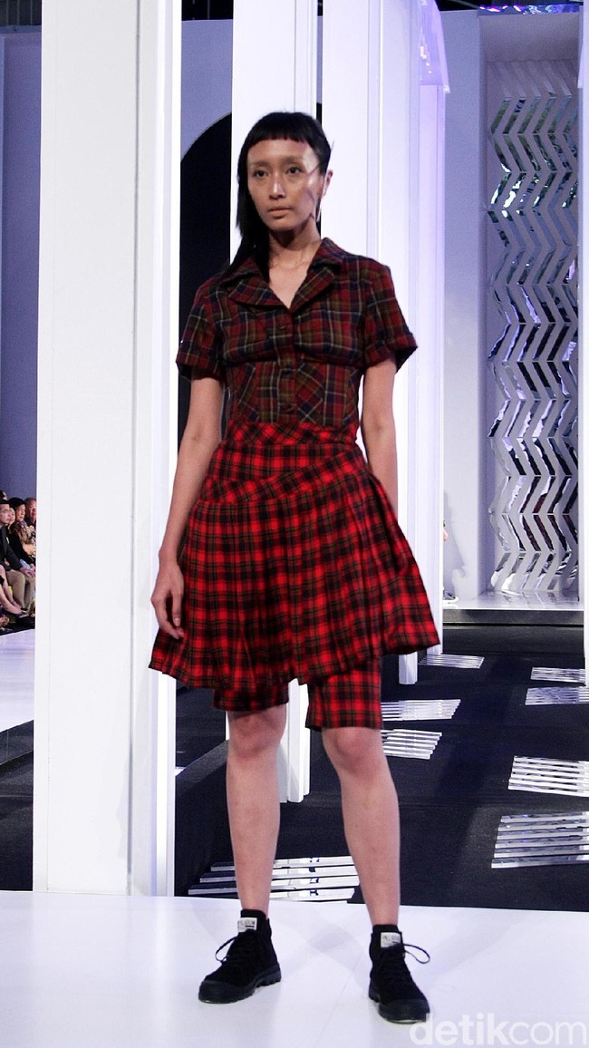 Fashion show koleksi busana Tri Handoko bertema Stage of Emotion di Fashion Nation 2018, Senayan City, Jakarta. Rabu [11/4/2018]. [Foto: Mohammad Abduh/Wolipop]