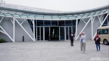 Di depan museum Alibaba. (Foto: detikINET/Adi Fida Rahman)