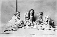 Pemadat alias pecandu opium di era kolonial.
