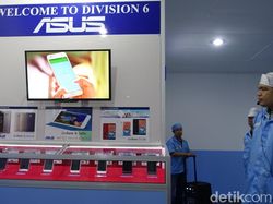 Melongok Dapur Pembuatan Ponsel Asus di Batam
