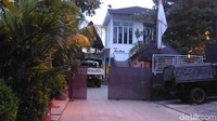 Rumah milik Fadli Zon itu terletak di Jl Bumi Cimanggis Indah Blok B1, Tapos, Kota Depok.