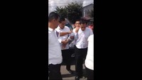 Dari tangan Ramli, petugas mengamankan Rp 50 juta pecahan Rp 50 ribu. 