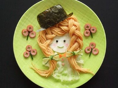 Ah, Cantiknya! Sosok Wanita Cantik dan Nenek Ini Terbuat dari Sayur dan Buah