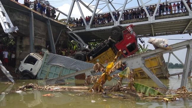 Kementerian PUPR Buka-bukaan Soal Jembatan Babat yang Ambrol