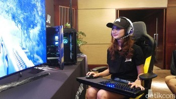 Sementara Corsair Void Pro juga hadir sebagai headset gaming wireless dengan tambahan USB cable. Foto: detikINET/Muhammad Alif Goenawan