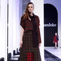 Fashion show koleksi busana Tri Handoko bertema Stage of Emotion di Fashion Nation 2018, Senayan City, Jakarta. Rabu [11/4/2018]. [Foto: Mohammad Abduh/Wolipop]